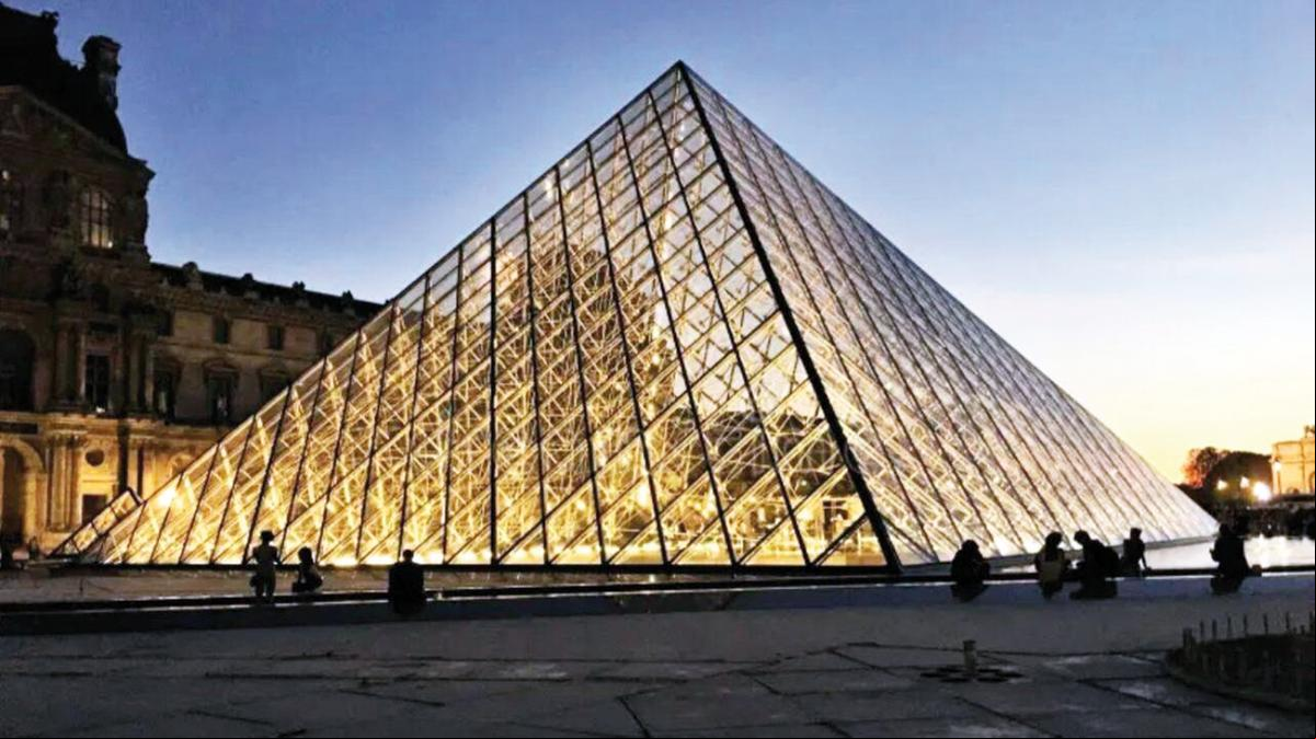 Pirâmide de vidro do Louvre (Foto/Divulgação)