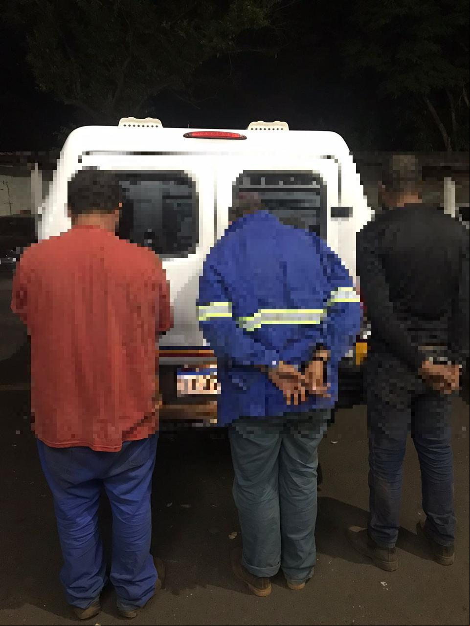 Três homens foram presos suspeitos do crime, enquanto avam o galpão. (Foto/Diculgação)