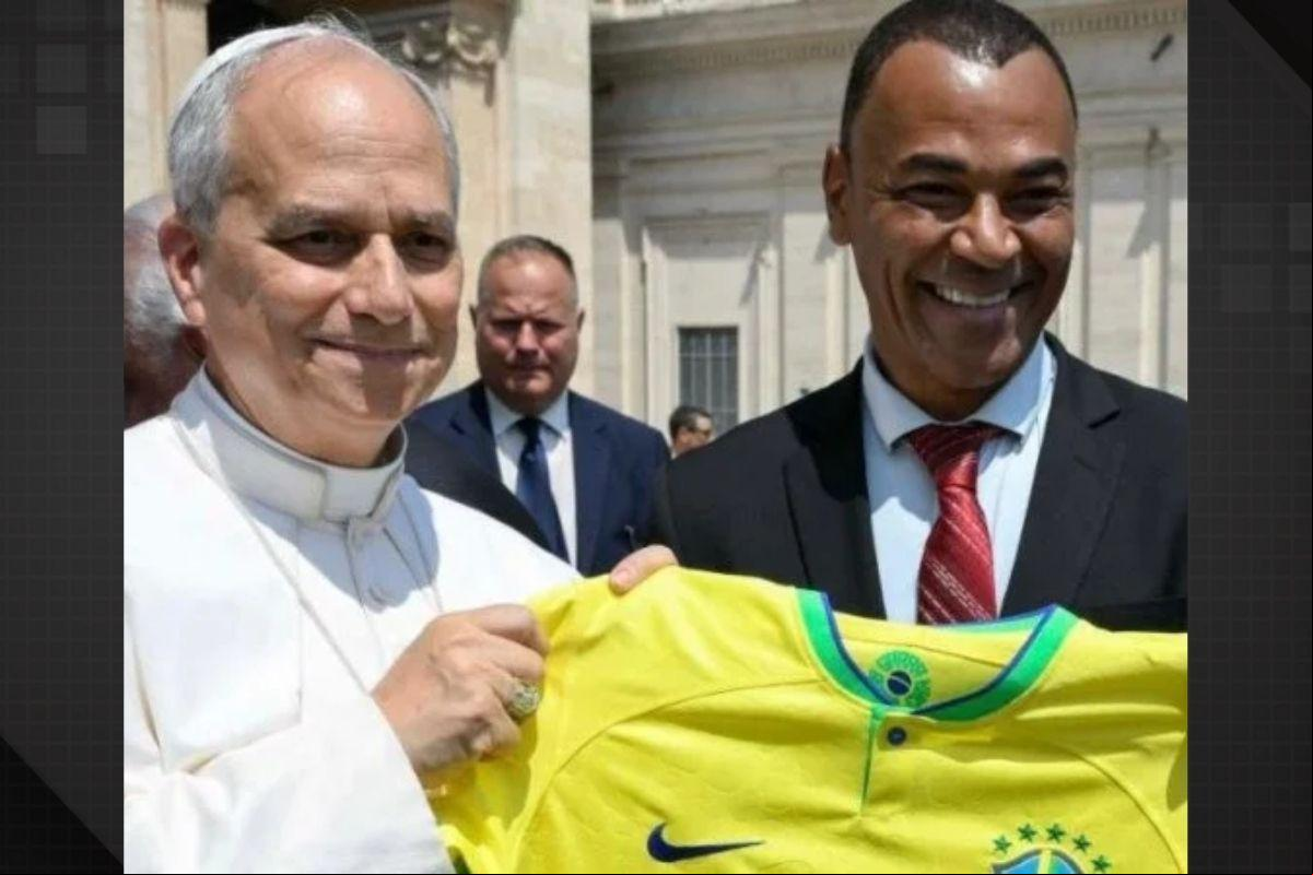 Cafu teve um encontro especial com o Papa Francisco nesta quarta-feira (11/6) na Praça de São Pedro, no Vaticano, em Roma (Foto/Vaticano)
